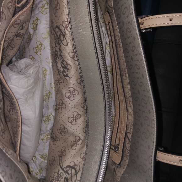 Authentic Guess Handbag - Picture 3 of 3